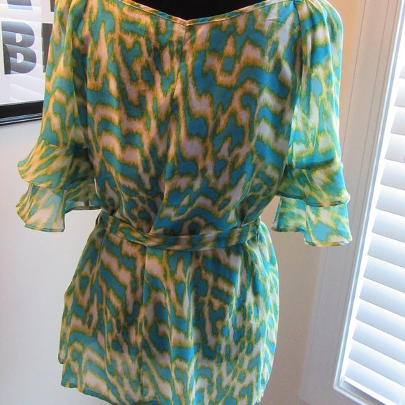 Forever21/Curved Neckline Blouse - Picture 4 of 5